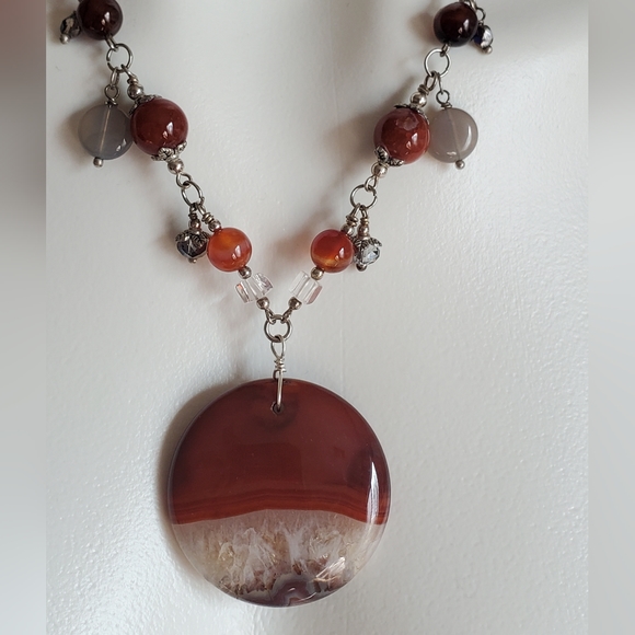 Handmade Agate and crystal necklace with dangling beads - Picture 3 of 14
